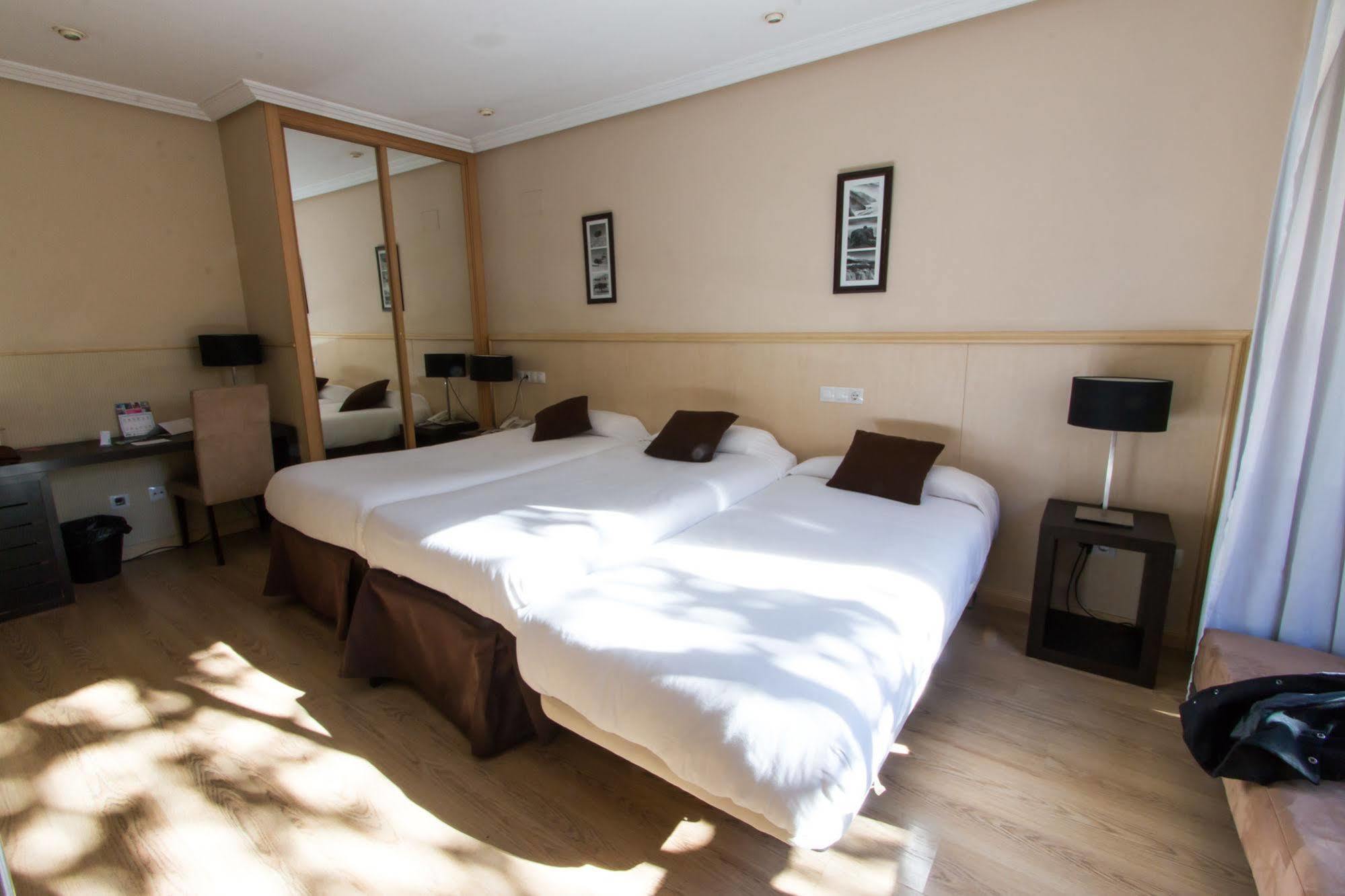 Hotel Suites Feria De Madrid Eksteriør billede