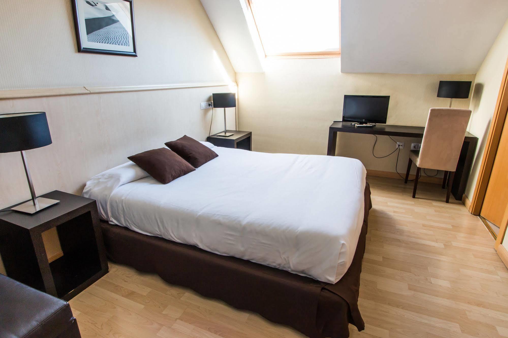 Hotel Suites Feria De Madrid Eksteriør billede